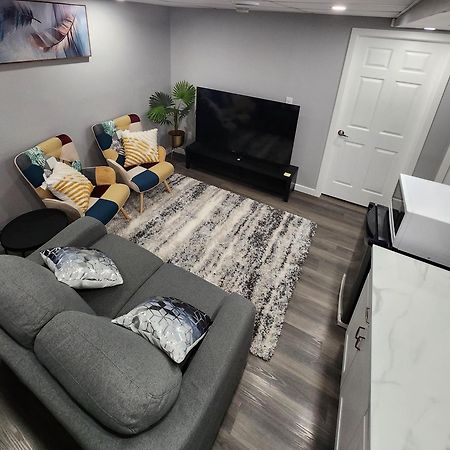 Entire Basement Suite With Private Entrance Winnipeg Zewnętrze zdjęcie