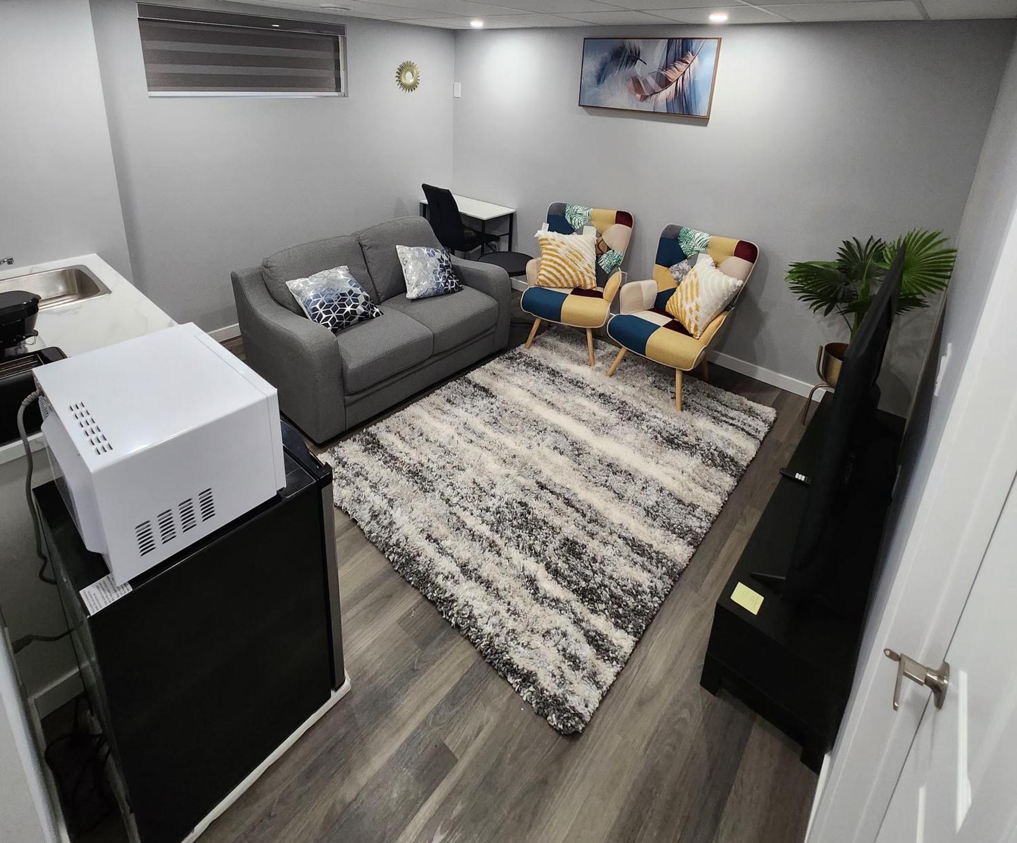 Entire Basement Suite With Private Entrance Winnipeg Zewnętrze zdjęcie