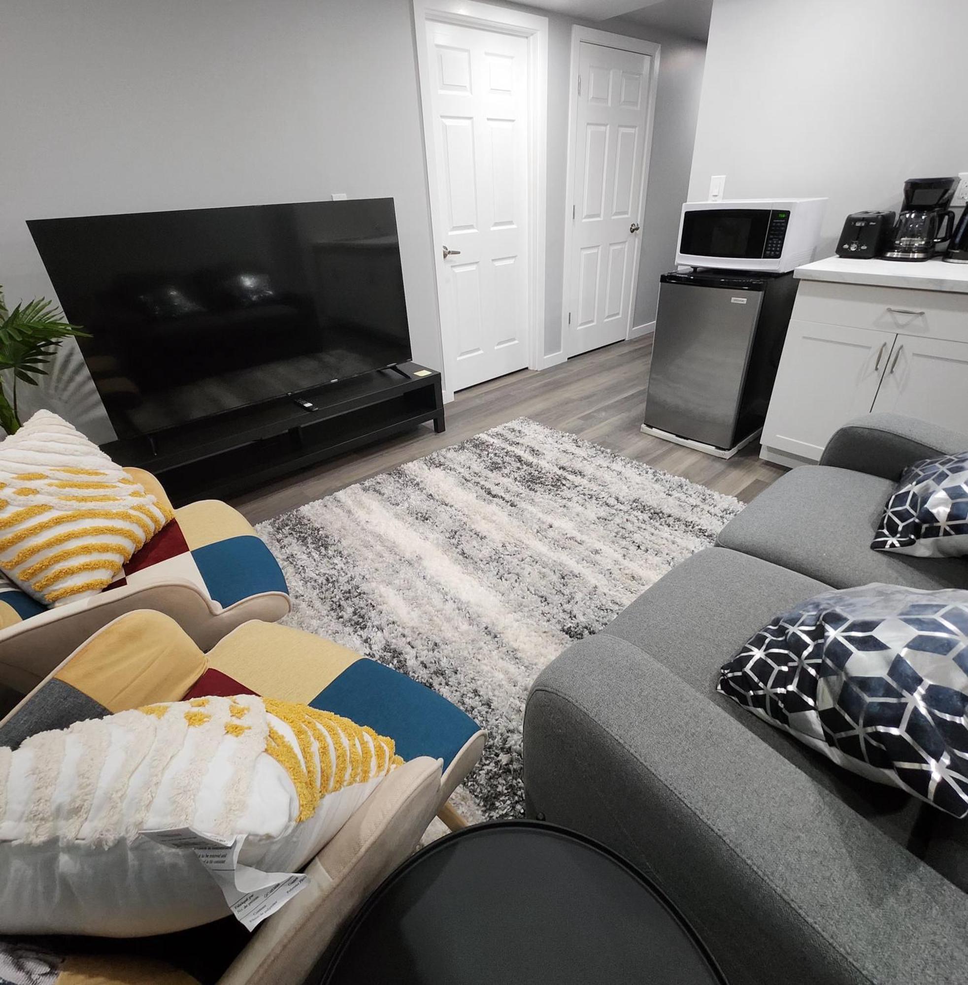 Entire Basement Suite With Private Entrance Winnipeg Zewnętrze zdjęcie